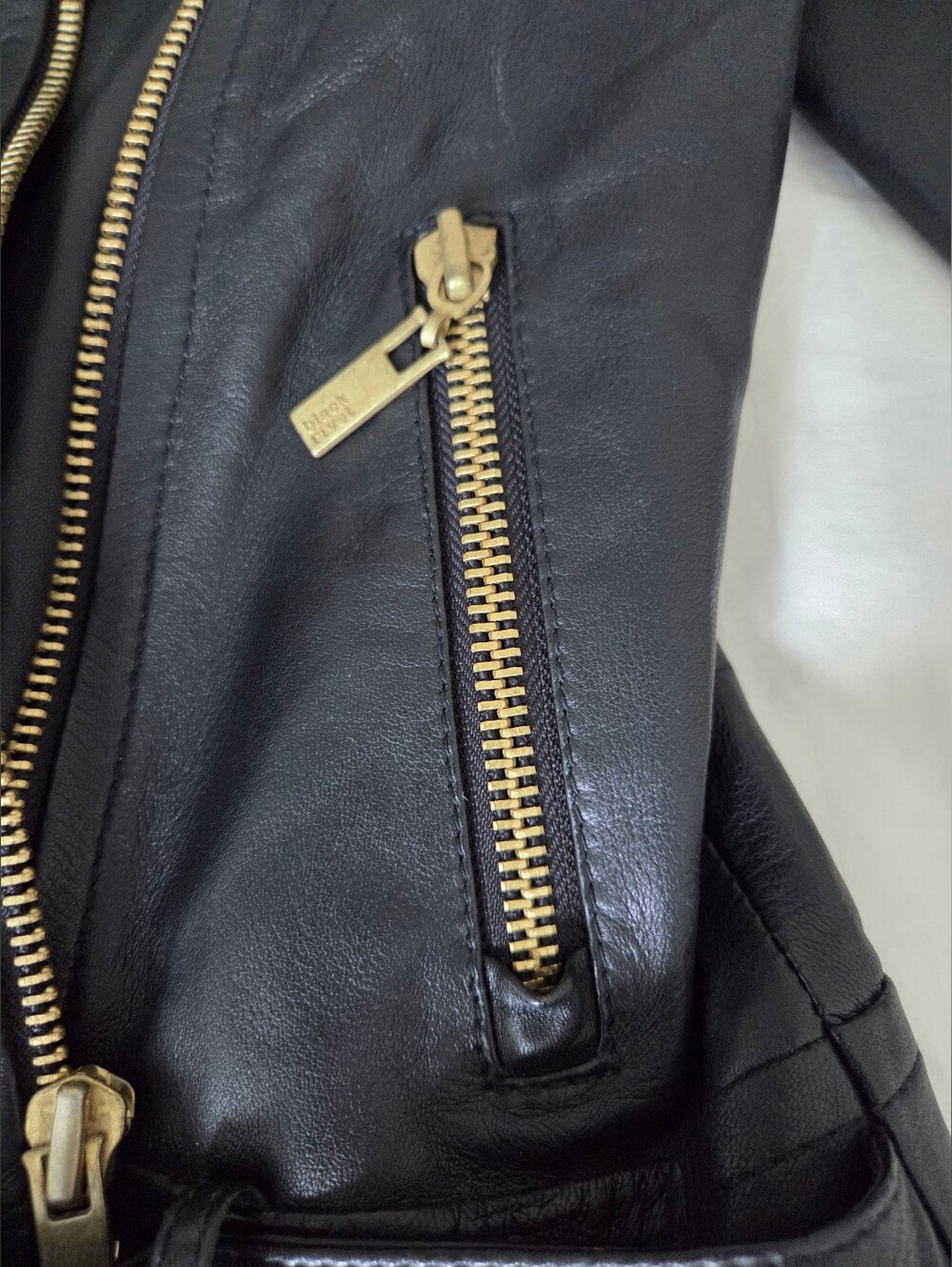 Genuine Leather Black Rivet Jacket - Picture 9 of 10